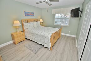 Colony Beach Club 205