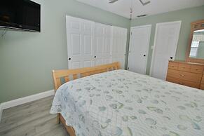 Colony Beach Club 205