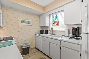 Colony Beach Club 220