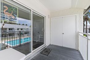 Colony Beach Club 220