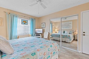 Colony Beach Club 220