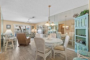 Colony Beach Club 220