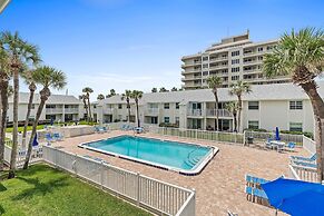 Colony Beach Club 220