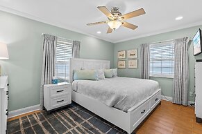 Colony Beach Club 223