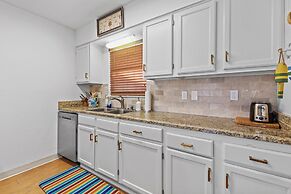 Colony Beach Club 223