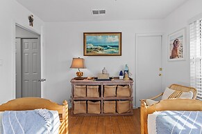 Colony Beach Club 223