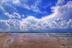 Colony Beach Club 224