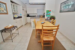 Colony Beach Club 228