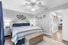 Colony Beach Club 233