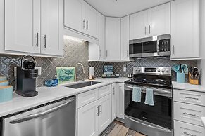 Colony Beach Club 233