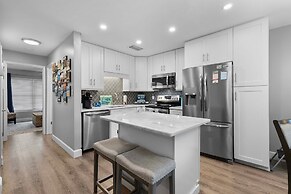 Colony Beach Club 233