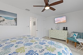 Colony Beach Club 235