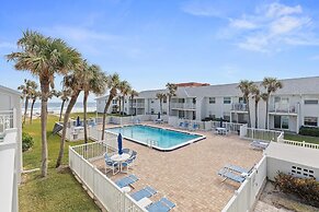 Colony Beach Club 235