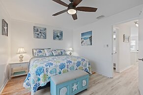 Colony Beach Club 235