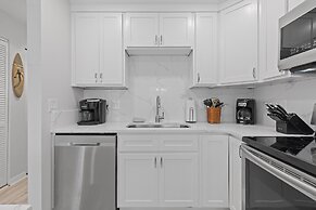 Colony Beach Club 235