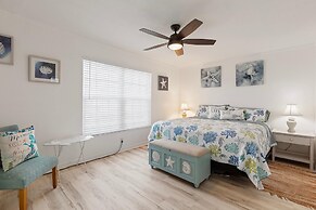 Colony Beach Club 235