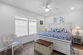 Colony Beach Club 237