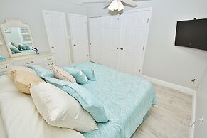 Colony Beach Club 241