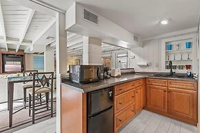 Decked Out House On Hill St