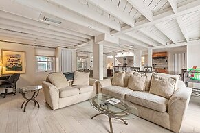 Decked Out House On Hill St