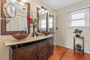 Decked Out House On Hill St