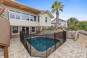 Decked Out House On Hill St