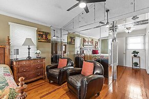 Decked Out House On Hill St