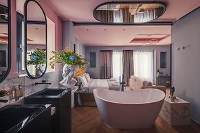 NINEMIAN SUITES SYROS