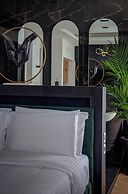 NINEMIAN SUITES SYROS