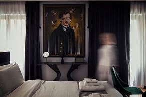 NINEMIAN SUITES SYROS