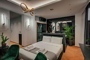 NINEMIAN SUITES SYROS