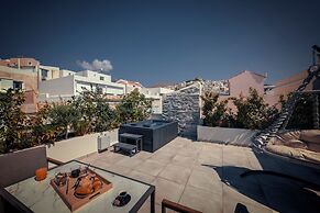 NINEMIAN SUITES SYROS