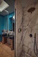 NINEMIAN SUITES SYROS