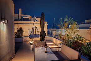 NINEMIAN SUITES SYROS