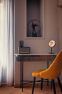 NINEMIAN SUITES SYROS