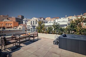 NINEMIAN SUITES SYROS