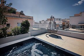 NINEMIAN SUITES SYROS