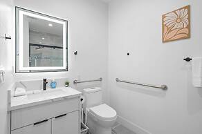 Not Affected by the Fire/modern 5BR Home With Full Amenities & Parking