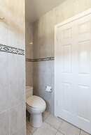Charming Spacious Home - Modern Comforts, Prime Location