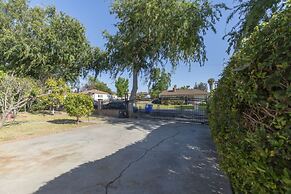 Charming Spacious Home - Modern Comforts, Prime Location
