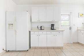 Charming Spacious Home - Modern Comforts, Prime Location