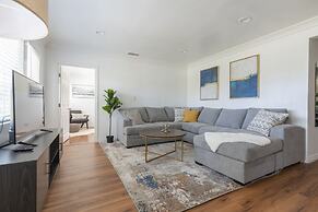 Charming Spacious Home - Modern Comforts, Prime Location