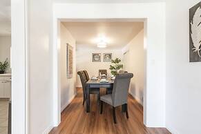 Charming Spacious Home - Modern Comforts, Prime Location