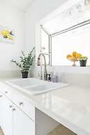 Charming Spacious Home - Modern Comforts, Prime Location