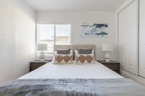 Charming Spacious Home - Modern Comforts, Prime Location