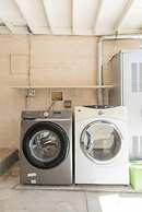 Charming Spacious Home - Modern Comforts, Prime Location