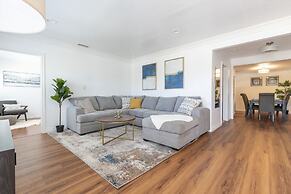 Charming Spacious Home - Modern Comforts, Prime Location