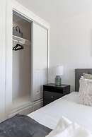 Charming Spacious Home - Modern Comforts, Prime Location