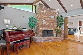 Luxury Estate With Sparkling Pool & Elegant Amenities