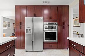 Luxury Estate With Sparkling Pool & Elegant Amenities